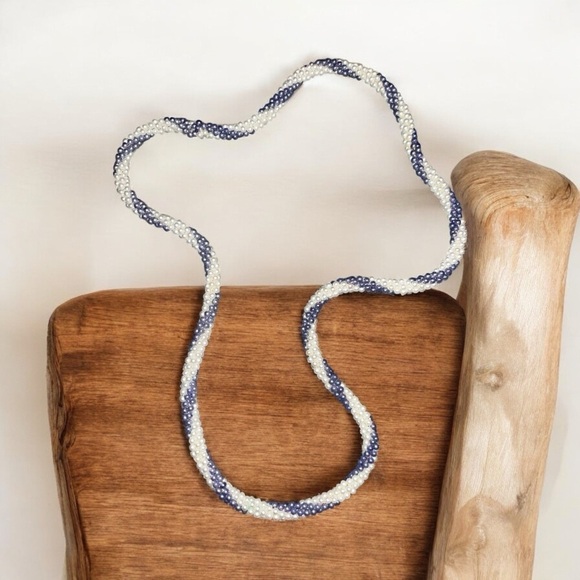 Vintage Lavender and White Pearl Beaded Necklace - Picture 2 of 4